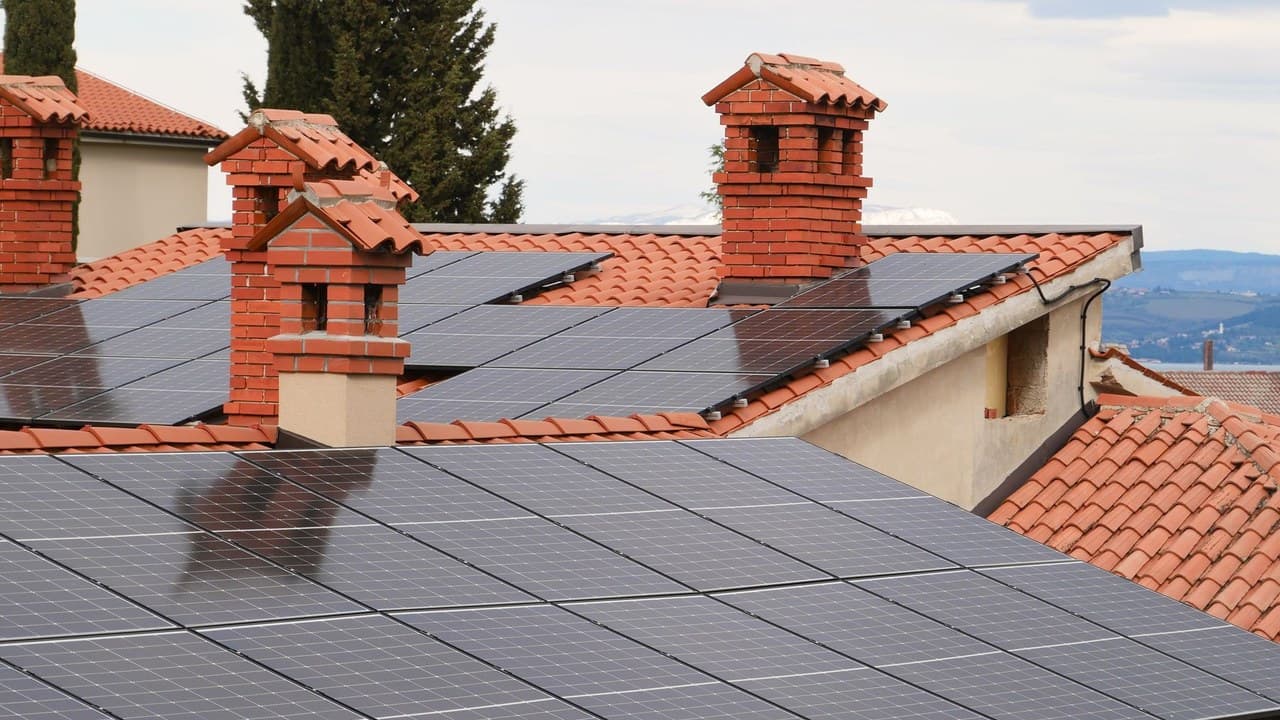 Autoconsumo solar y aerotermia: cómo coordinarlos